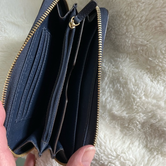 Michael Kors wristlet. - Picture 3 of 7